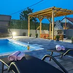 Villa Mia With Pool *