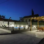 Villa Mia With Pool Donje Rastane