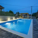 Mia With Pool Villa Donje Rastane