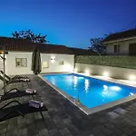 Mia With Pool Villa Donje Rastane