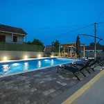 Villa Mia With Pool *