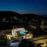 Villa Mia With Pool