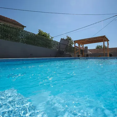 Mia With Pool * Donje Rastane