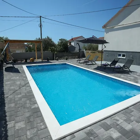 Mia With Pool * Donje Rastane