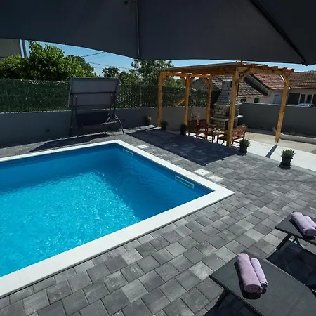 Mia With Pool Villa Donje Rastane