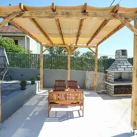 Villa Mia With Pool