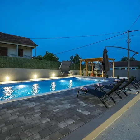 Villa Mia With Pool *