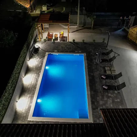 Mia With Pool