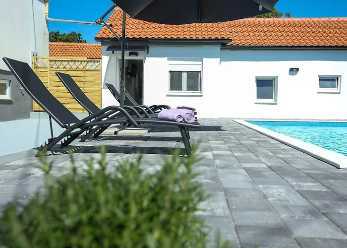 Mia With Pool Donje Rastane