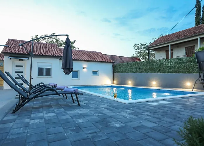 Mia With Pool Villa Donje Rastane