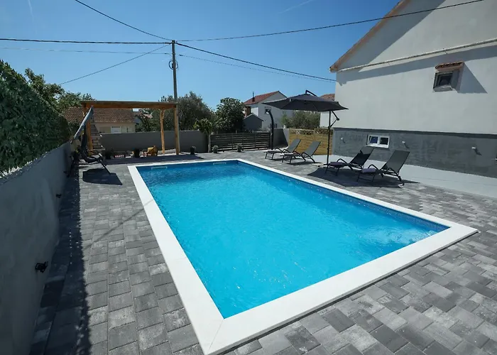 Mia With Pool * Donje Rastane