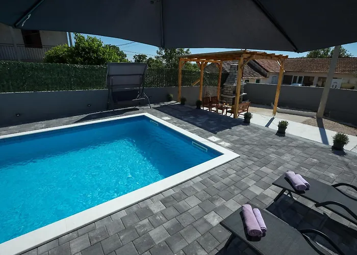 Mia With Pool Villa Donje Rastane