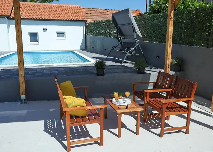 Mia With Pool * Donje Rastane