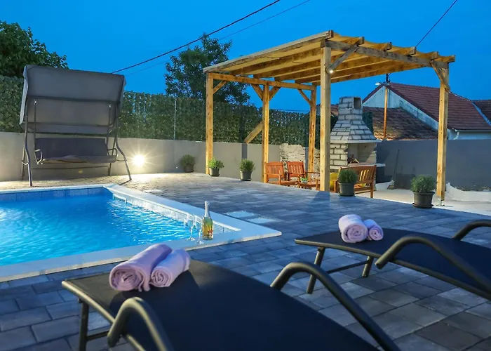 Villa Mia With Pool *