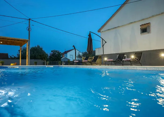 Villa Mia With Pool Donje Rastane