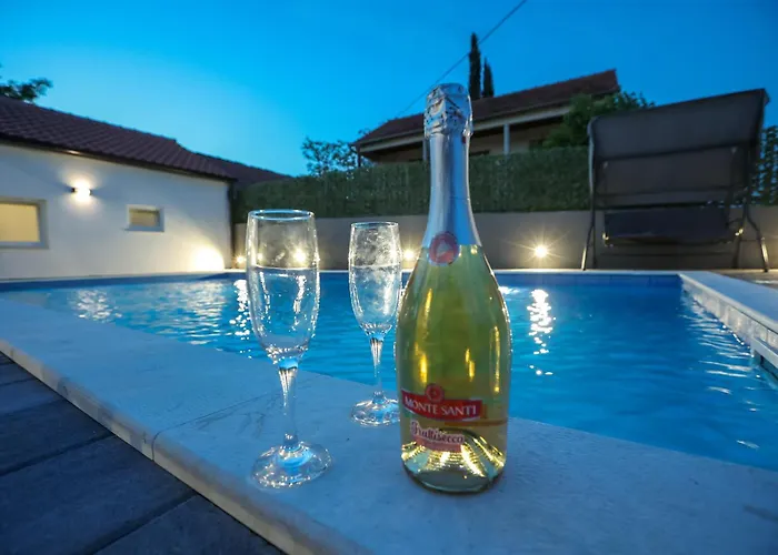 Villa Mia With Pool Donje Rastane