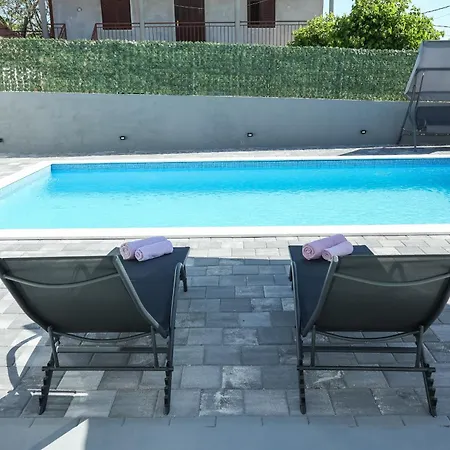 Mia With Pool