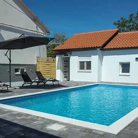 Mia With Pool * Donje Rastane