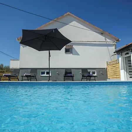 Mia With Pool Villa
