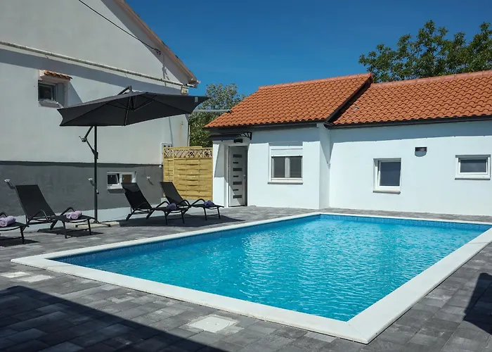 Mia With Pool * Donje Rastane