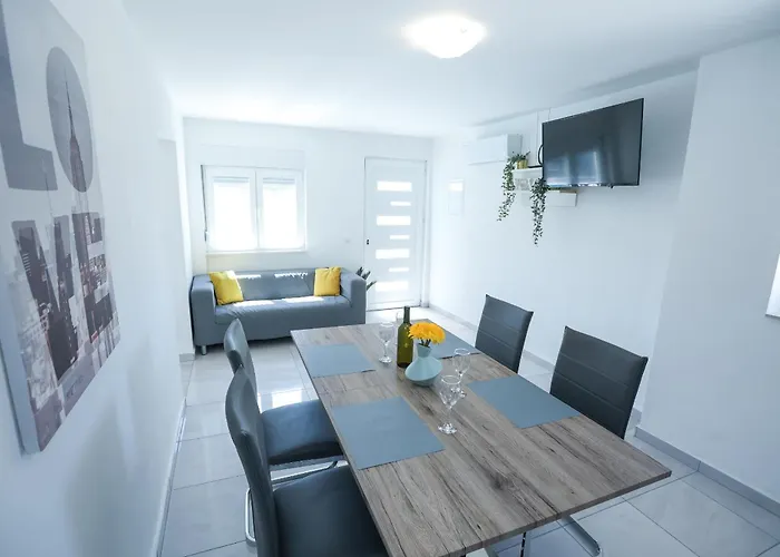 Mia With Pool Вилла Donje Rastane