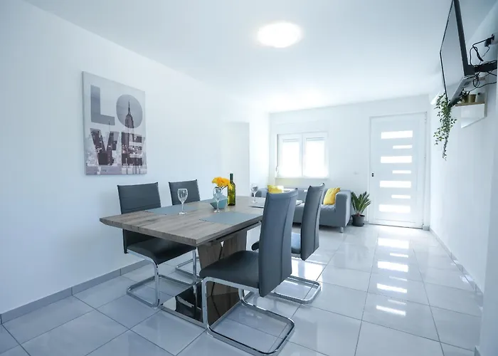 Mia With Pool Вилла