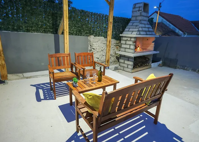 Mia With Pool Donje Rastane